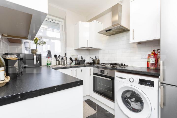 Recently refurbished three double bed flat mins to Tube & Regents Park Arlington Road , Camden